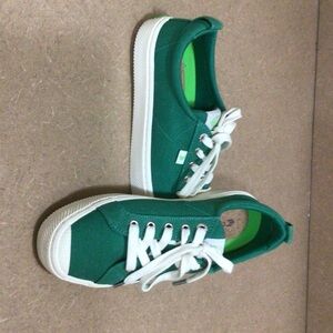 Cariuma Green Athletic Shoes